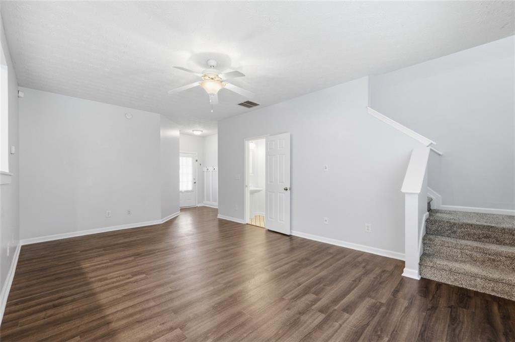 905 Tamarisk Place Property Photo 8