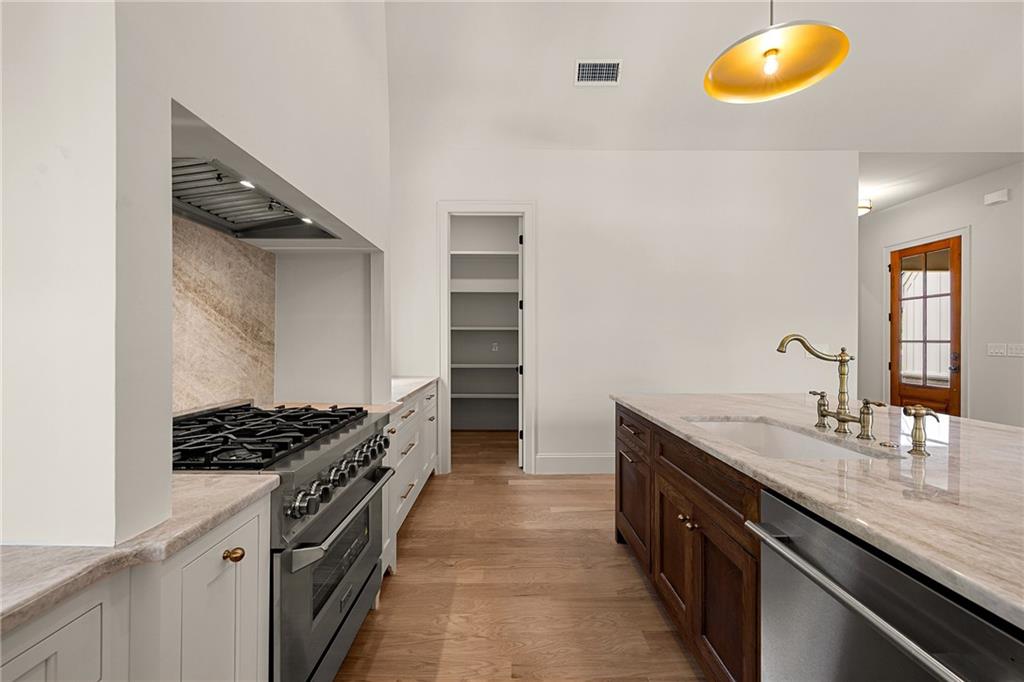105 Forest Berry Court Property Photo 12