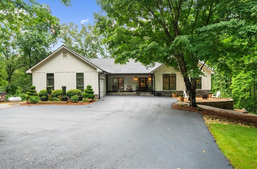 9040 Walnut Cove Court Property Photo 1