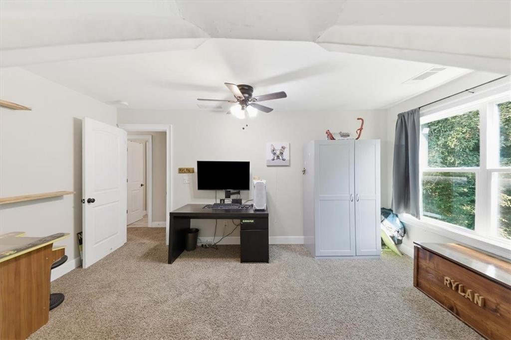 7795685 Property Photo 44