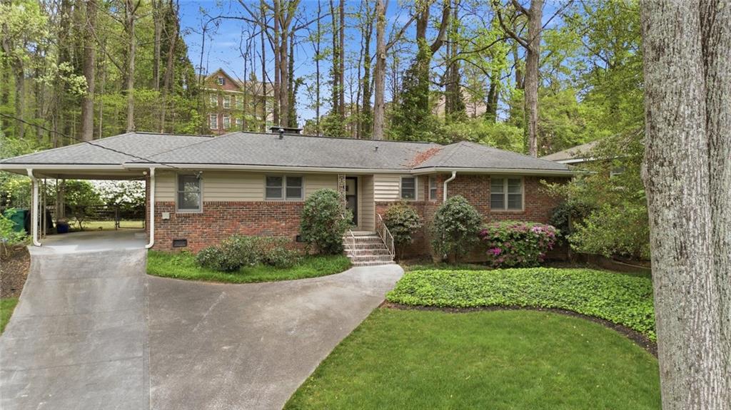 955 Vistavia Circle Property Photo 1