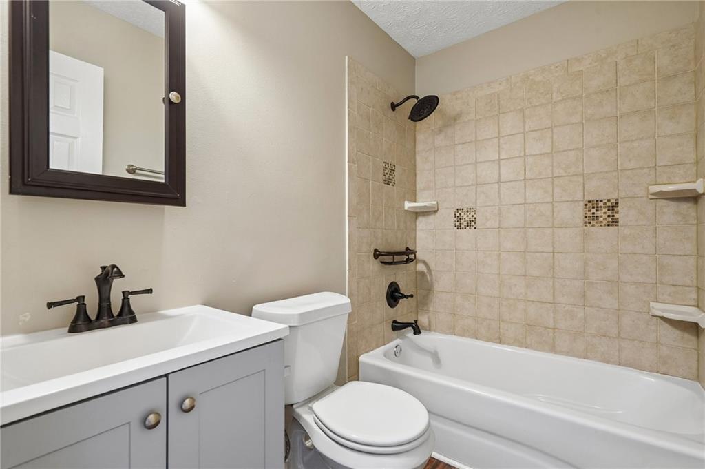 403 Edgewood Drive Property Photo 18