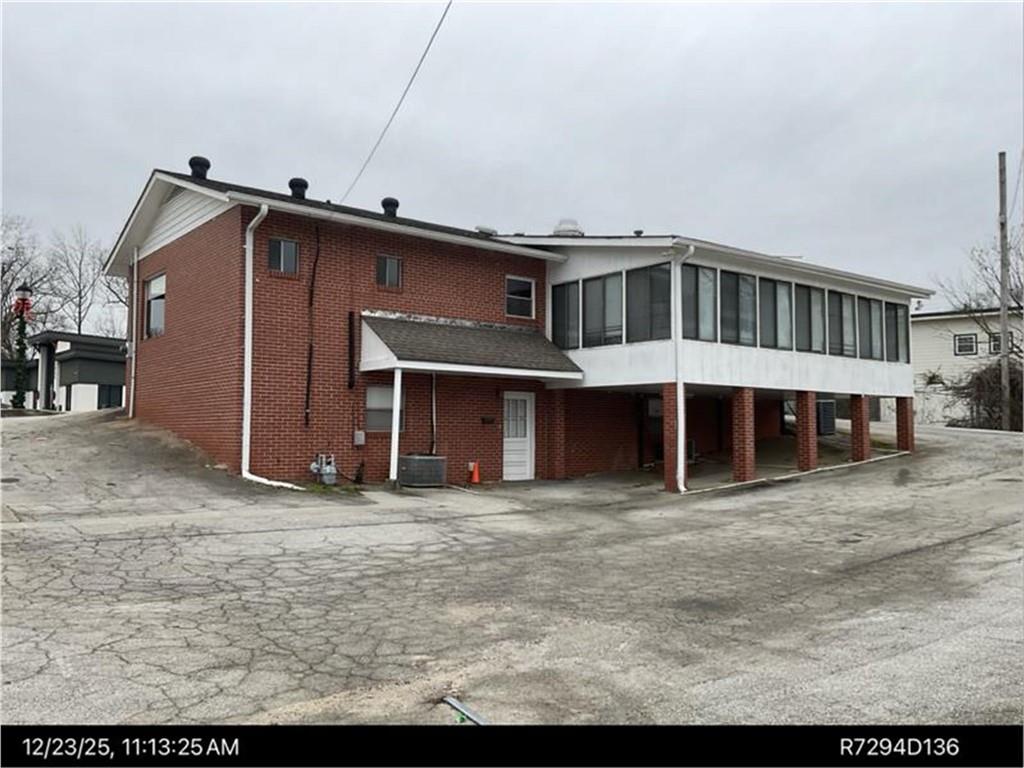 70 S Lee Street Ne Property Photo 2