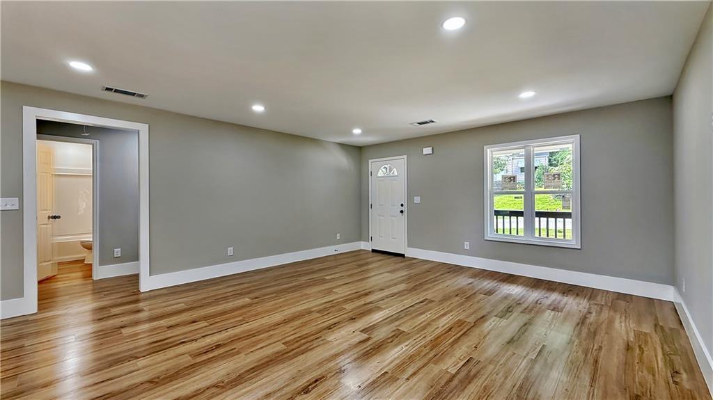 10 Roseway Circle Ne Property Photo 9