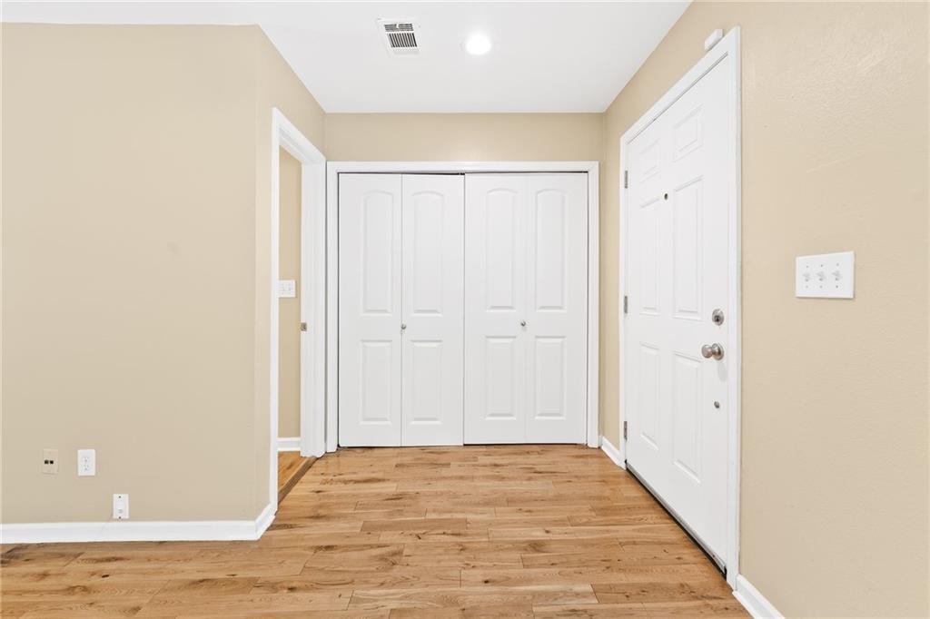 2266 Oak Glenn Circle Property Photo 6