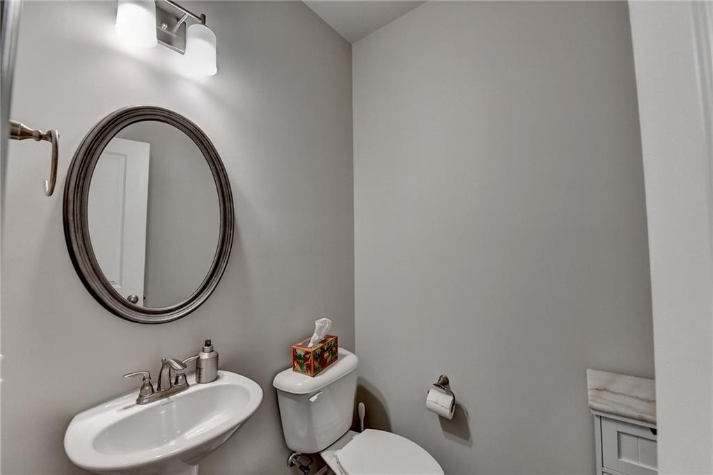 2719 Hedgeway Circle Property Photo 4