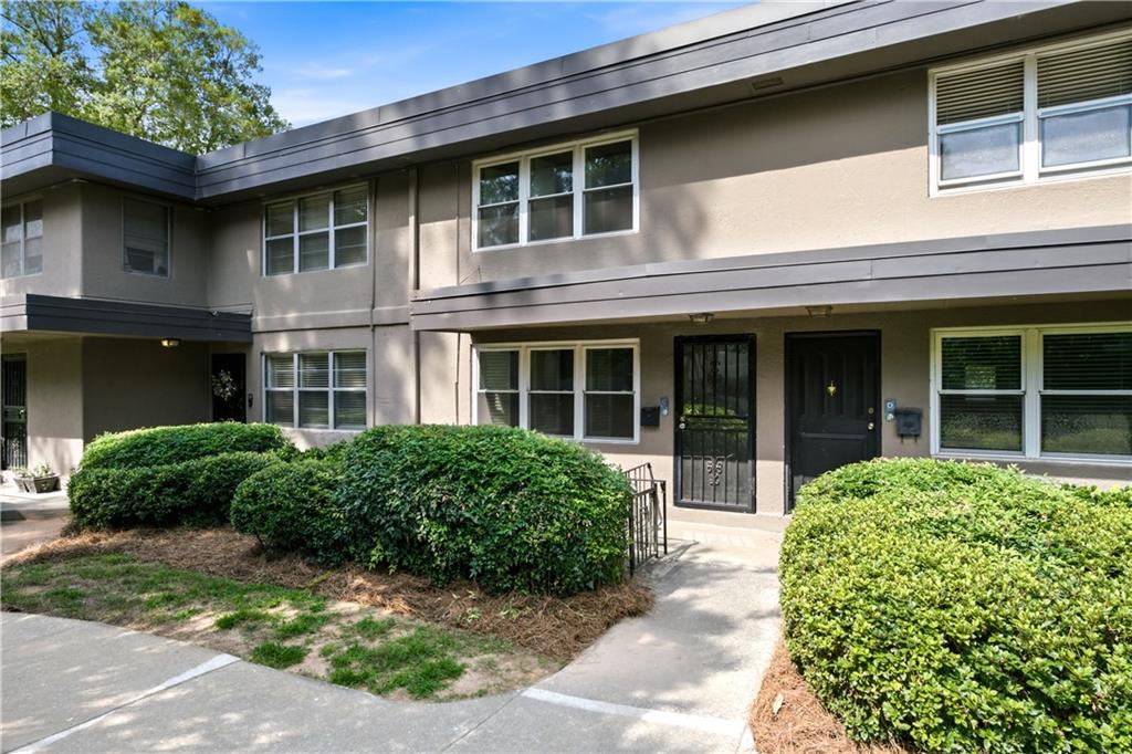 276 Lakemoore Drive Ne Unit C Property Photo 1