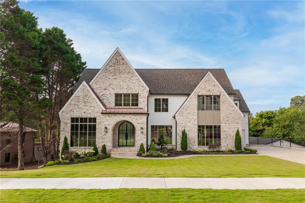 228 Thomas Circle