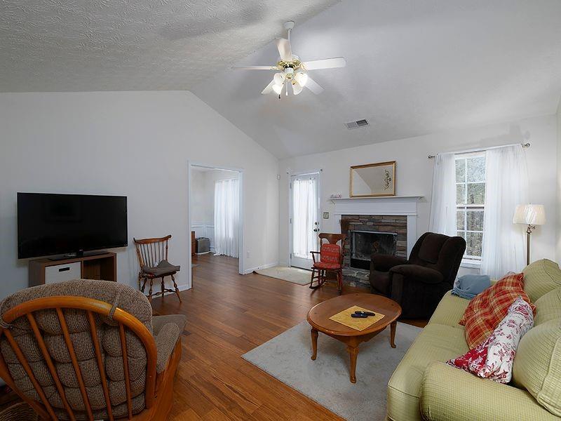 55 Dearing Woods Bend Property Photo 6