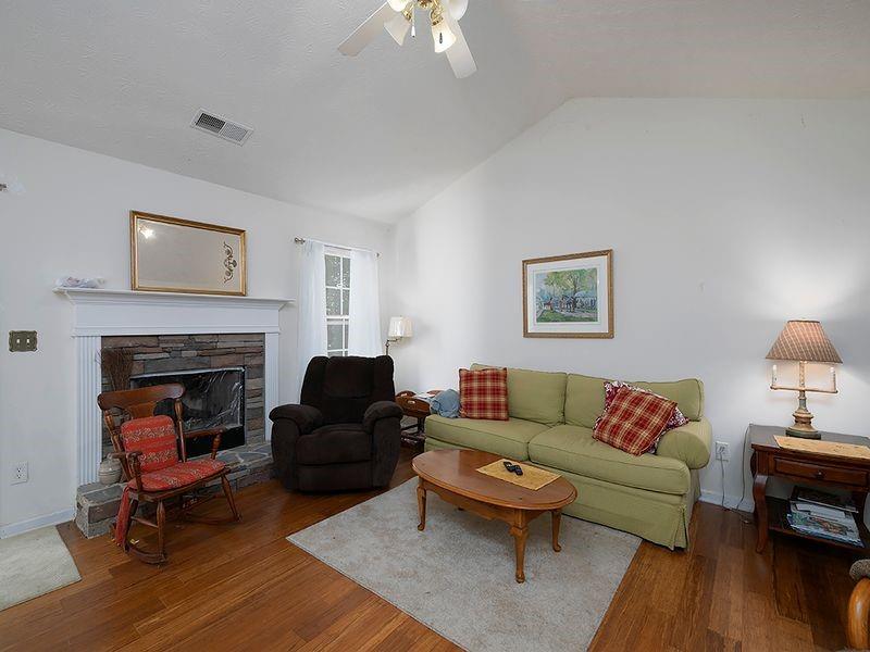 55 Dearing Woods Bend Property Photo 8