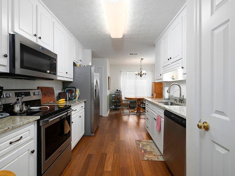 55 Dearing Woods Bend Property Photo 9
