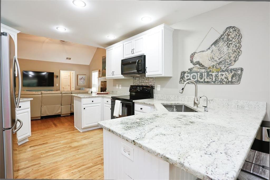 110 Winterhawk Cove Property Photo 18