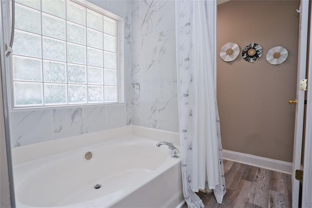110 Winterhawk Cove Property Photo 24