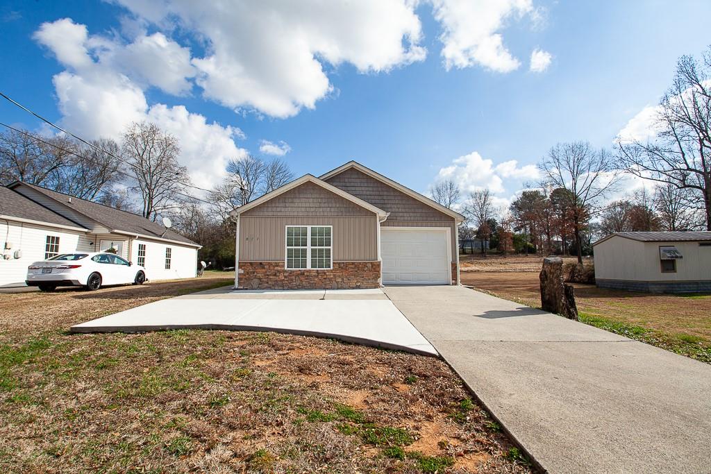 511 Circle Drive Property Photo 1