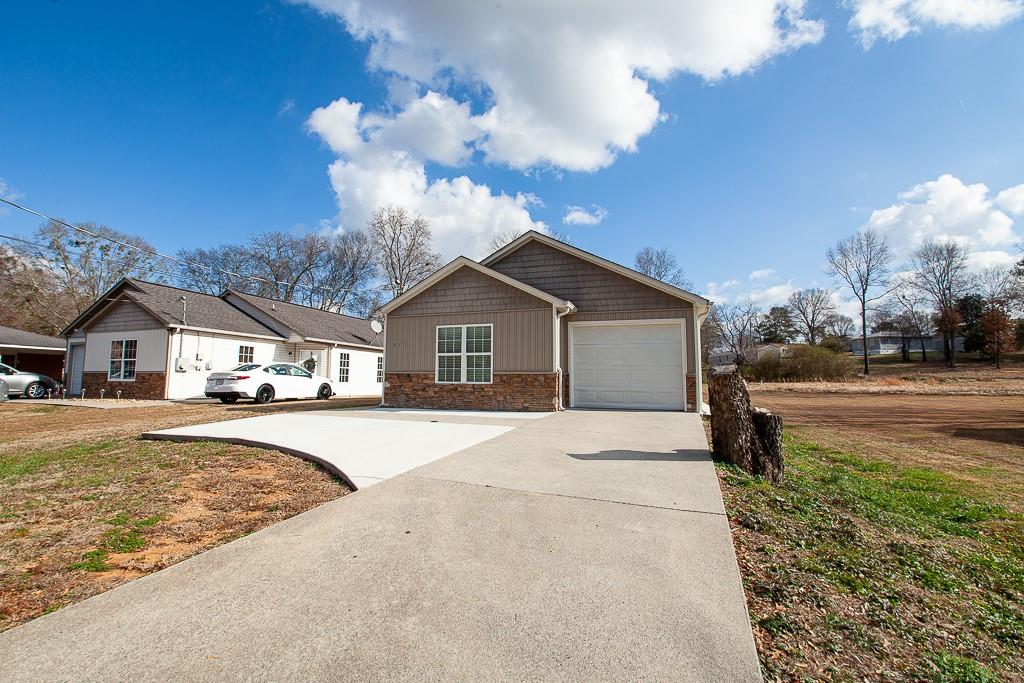511 Circle Drive Property Photo 2