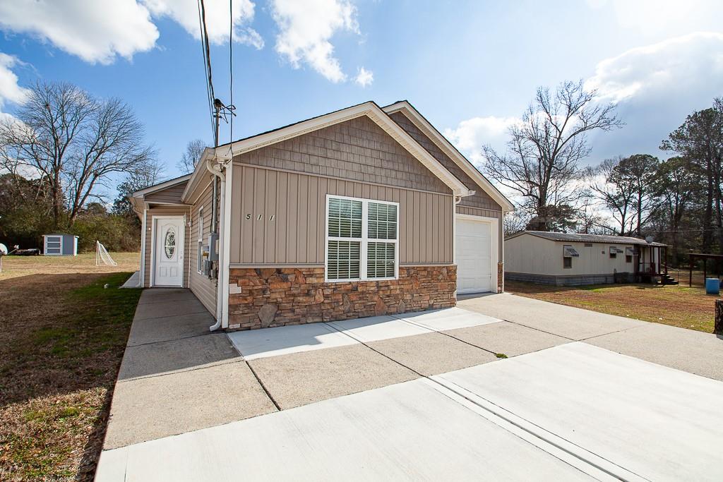 511 Circle Drive Property Photo 3