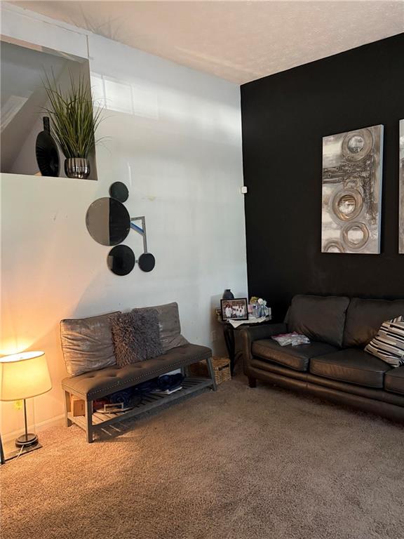 693 Utoy Circle Property Photo 3