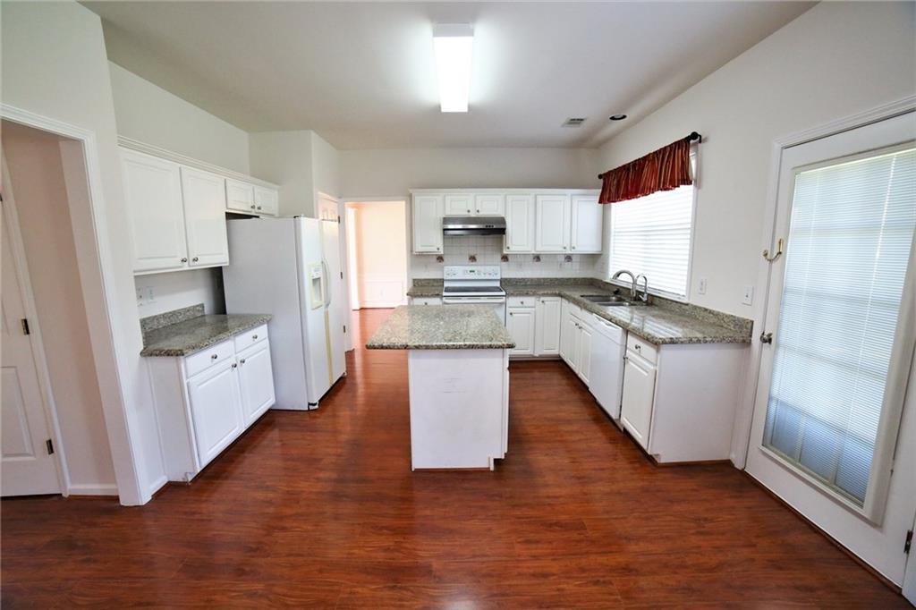 8305 Grenadier Trail Property Photo 11