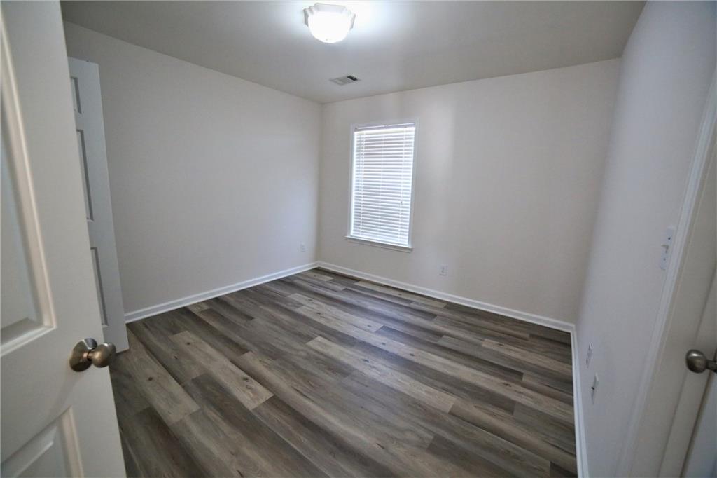 8305 Grenadier Trail Property Photo 32