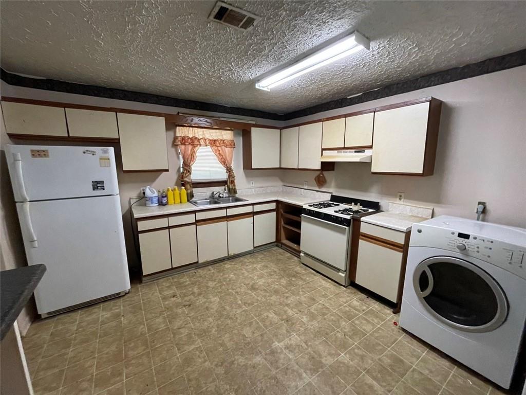 2177 Jonathan Avenue Property Photo 4
