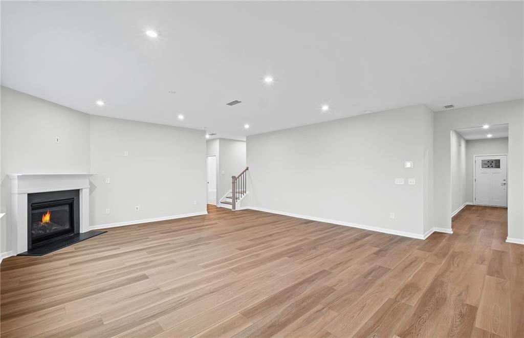 204 Henry Place Nw Property Photo 6