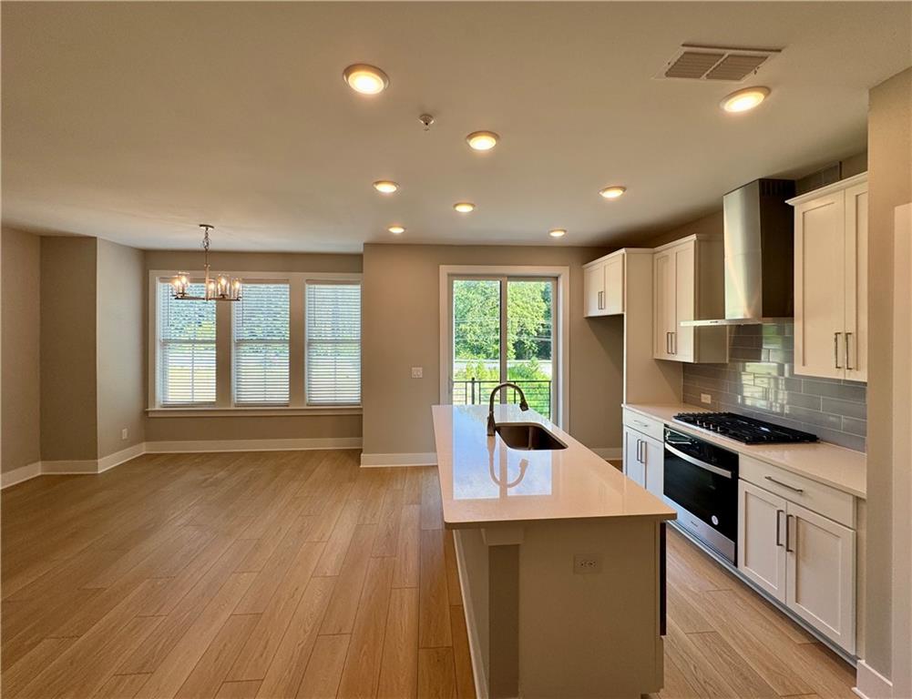 913 Echo Park Drive Property Photo 8