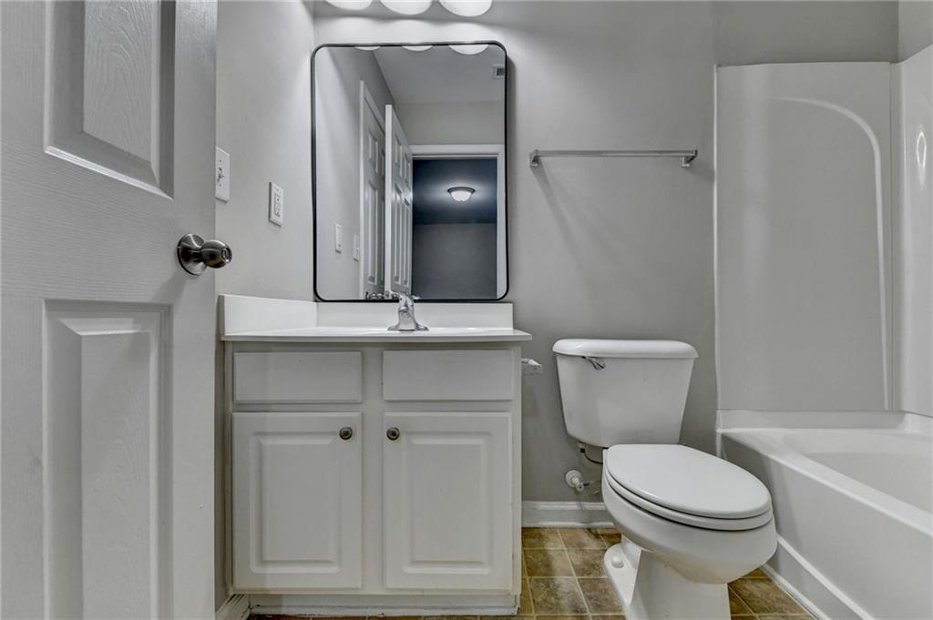 2214 Landing Walk Drive Property Photo 11