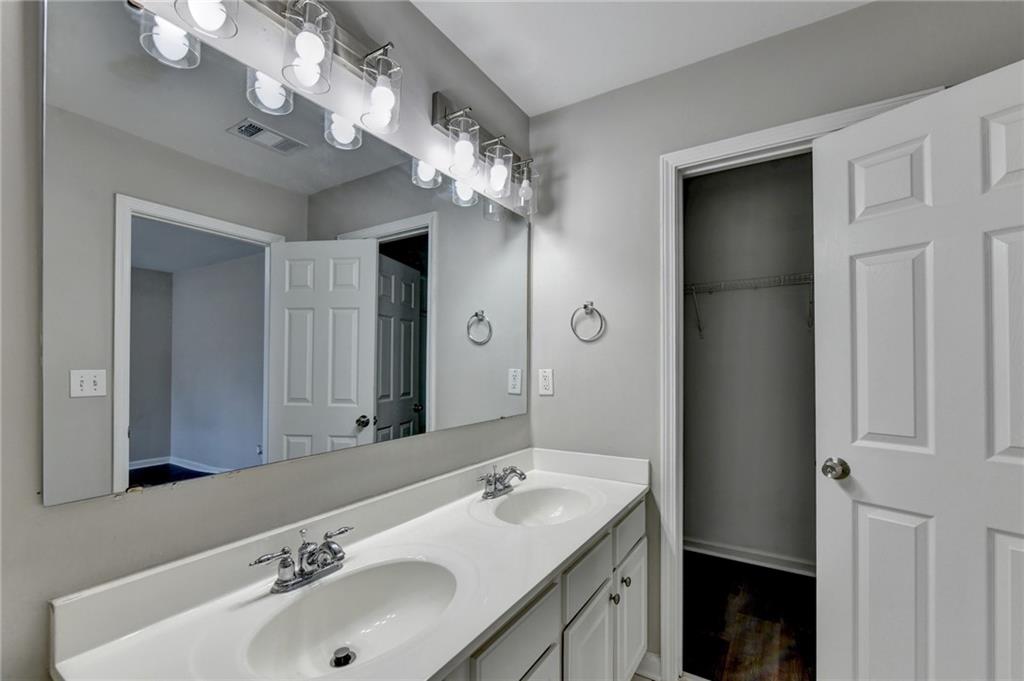 2214 Landing Walk Drive Property Photo 42
