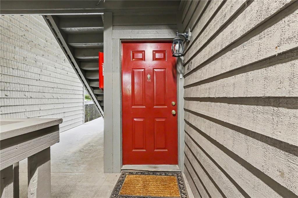 413 Tuxworth Circle Property Photo 3
