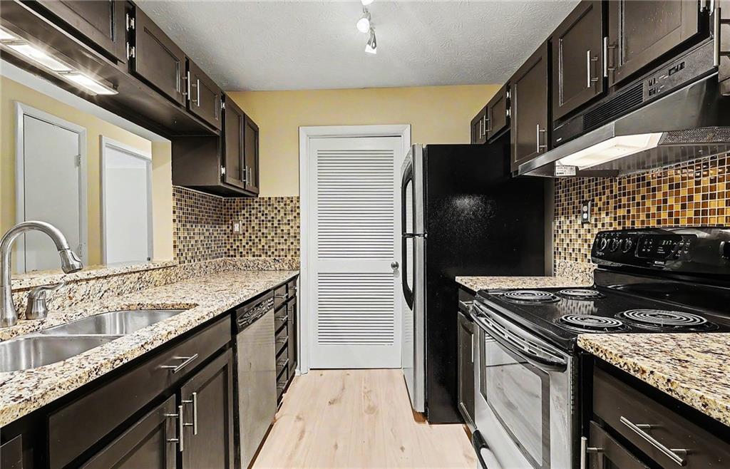 413 Tuxworth Circle Property Photo 12
