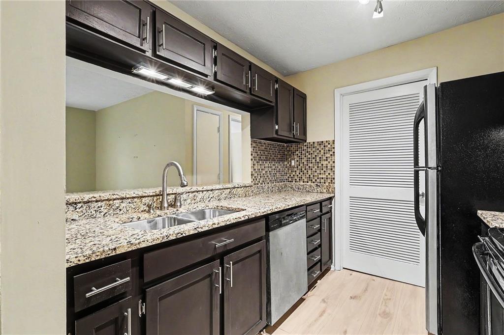 413 Tuxworth Circle Property Photo 13