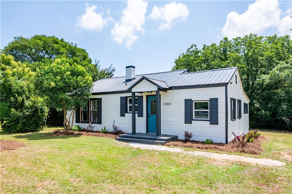 1404 N Forest Avenue Property Photo 1