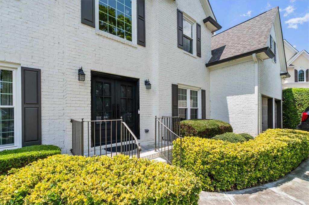 255 Fieldstone Court Property Photo 4