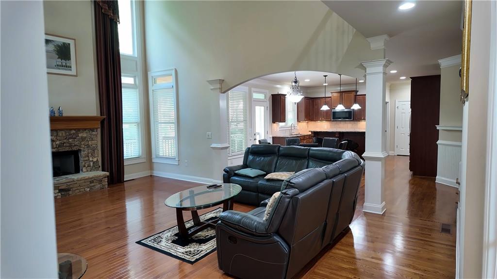 5722 Ashleigh Walk Drive Property Photo 14