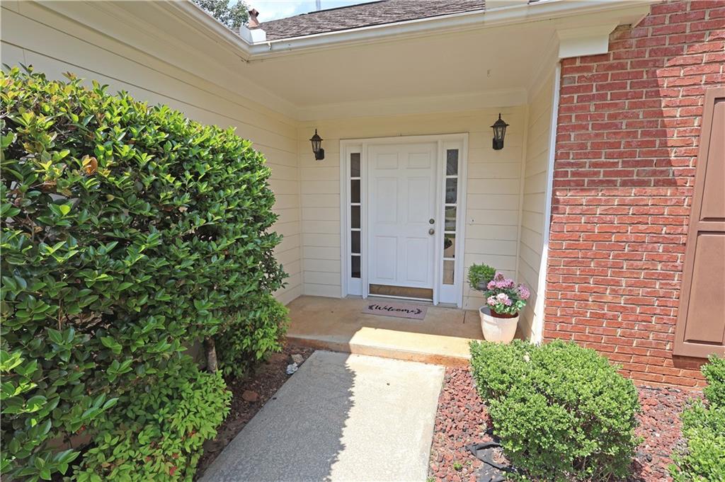 2813 Colleton Drive Property Photo 2