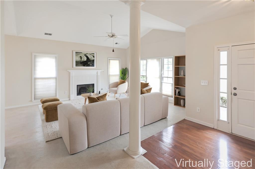 2813 Colleton Drive Property Photo 3