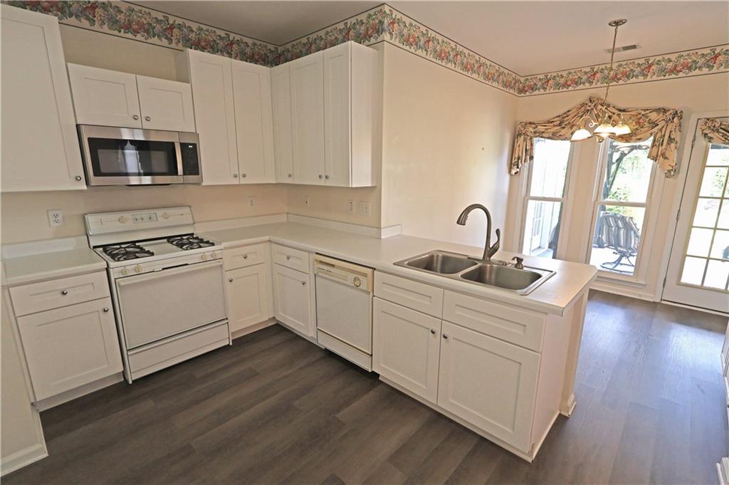 2813 Colleton Drive Property Photo 8