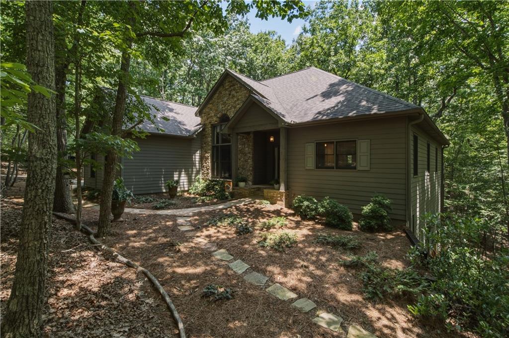 7 Summit Drive E Property Photo 1