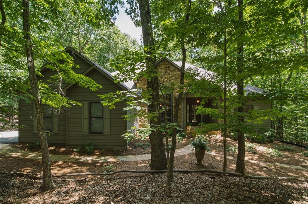 7 Summit Drive E Property Photo 2