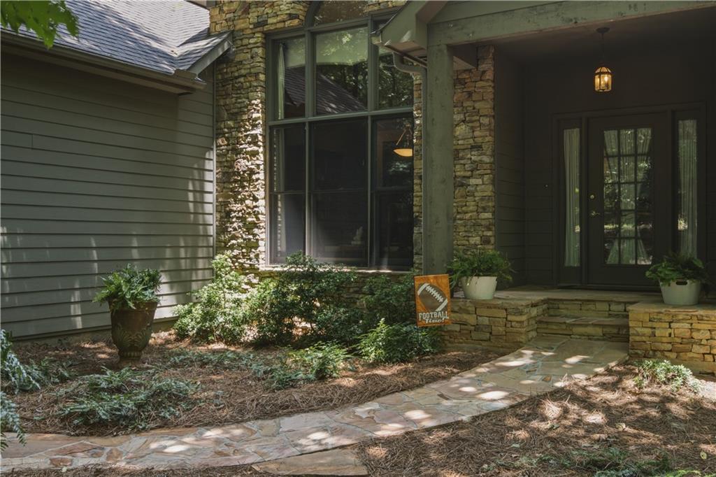 7 Summit Drive E Property Photo 3