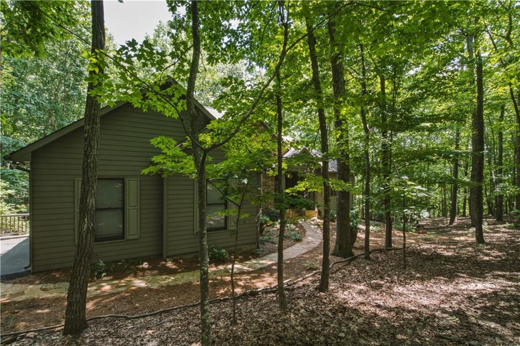 7 Summit Drive E Property Photo 4