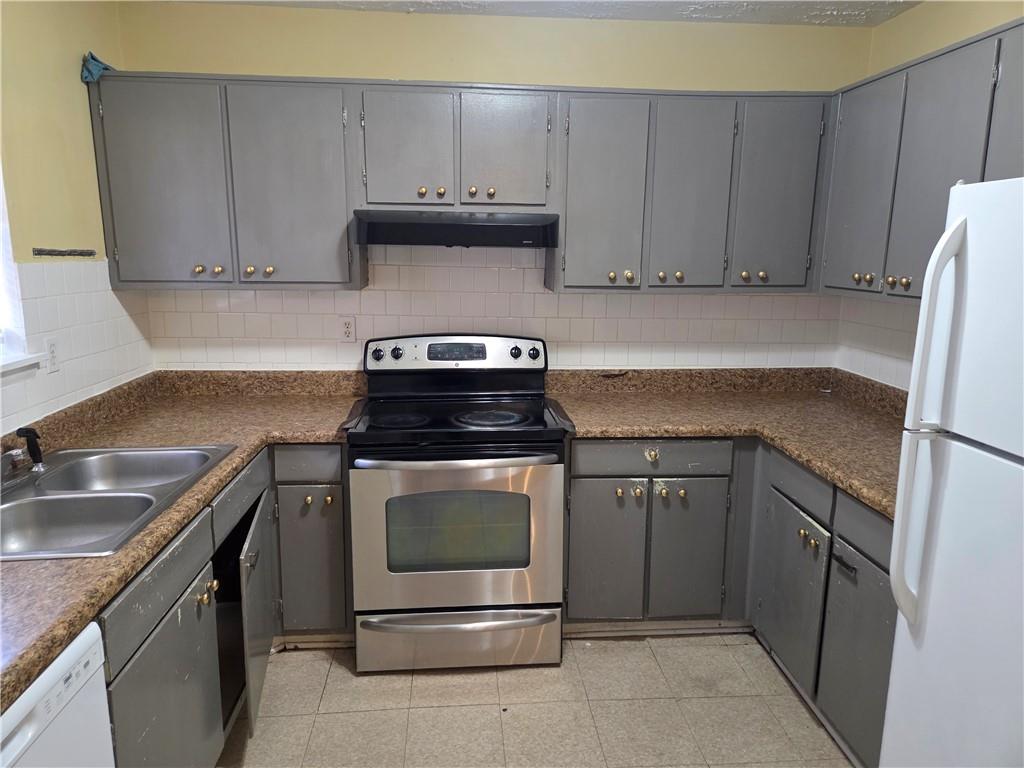 897 A Six Oaks Circle Unit B Property Photo 5
