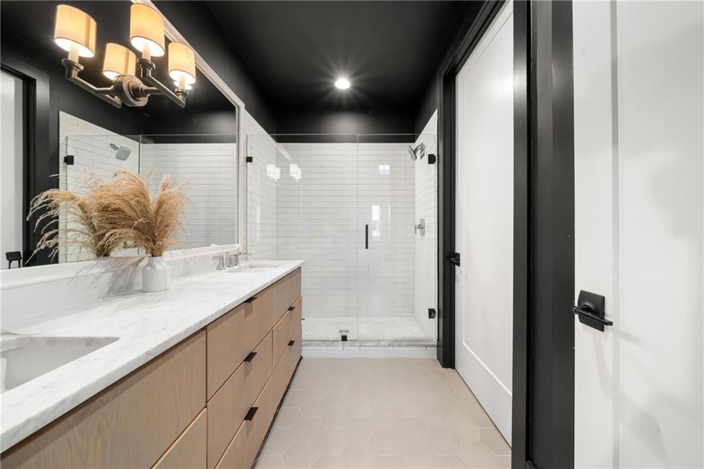360 Heatherden Avenue Property Photo 8