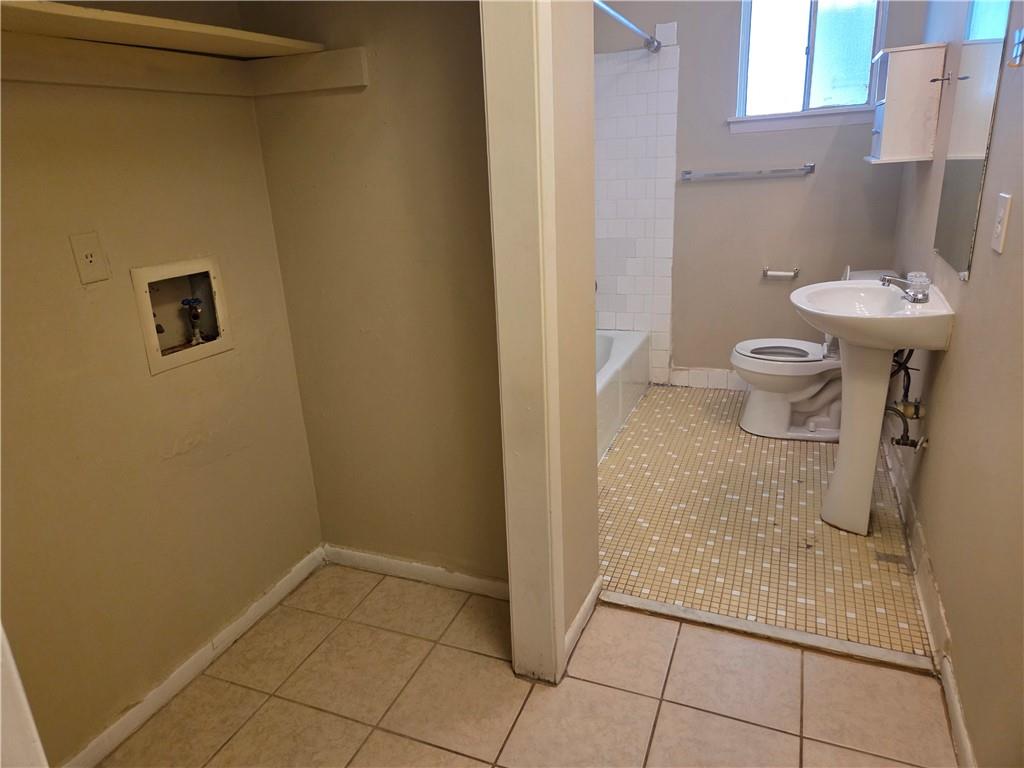 897 A Six Oaks Circle Unit B Property Photo 4