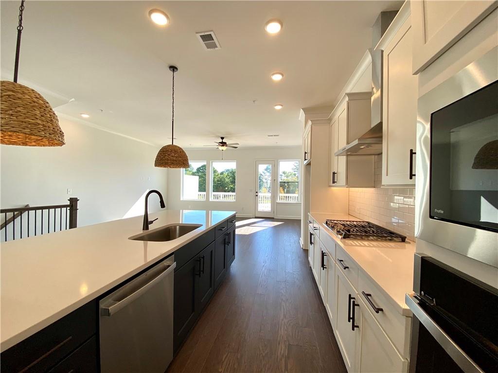 435 Ashbury Drive Property Photo 4