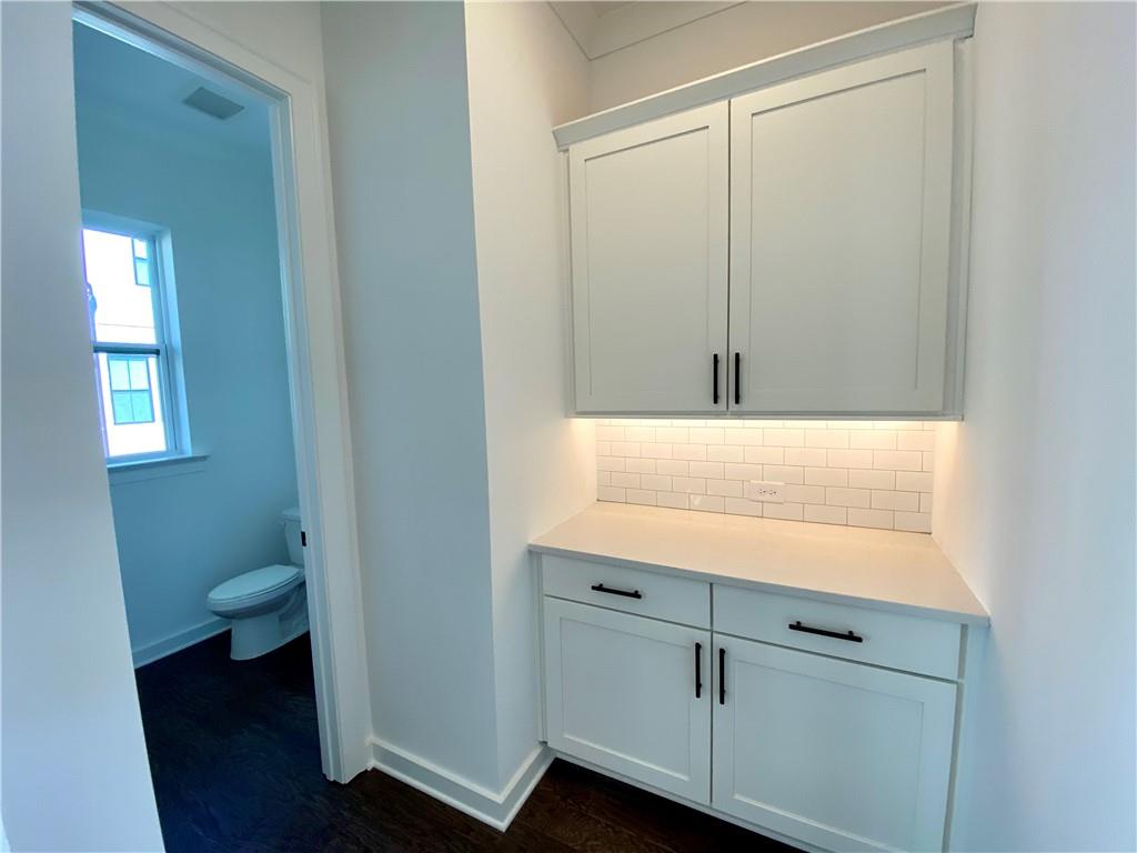 435 Ashbury Drive Property Photo 8
