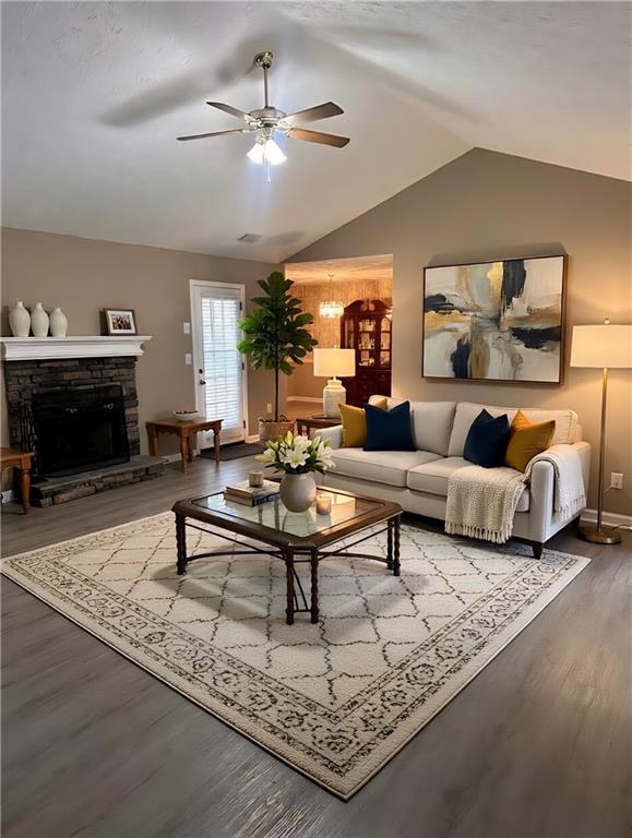 2072 Amberly Crossing Lane Property Photo 4