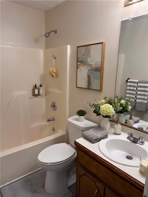 2072 Amberly Crossing Lane Property Photo 12