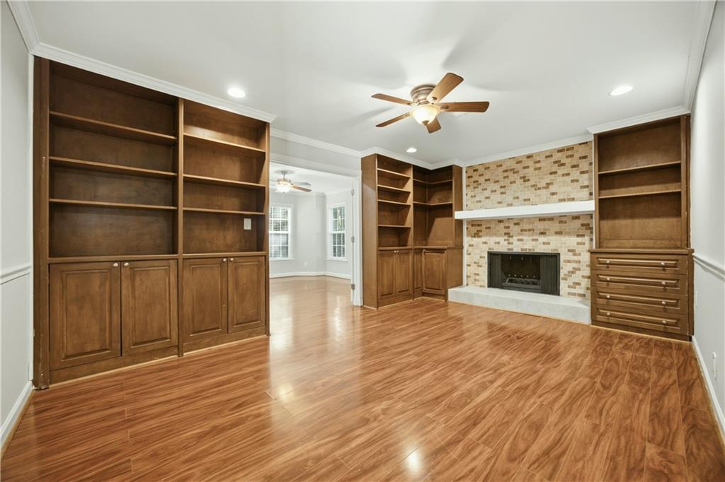 260 Barrington Drive E Property Photo 4