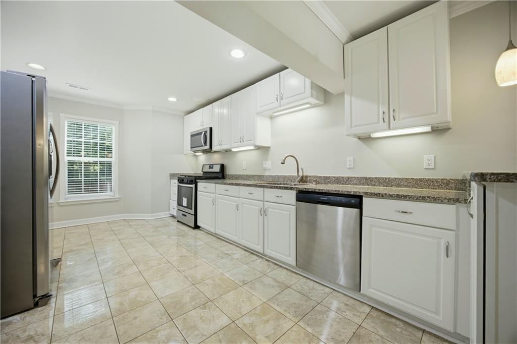260 Barrington Drive E Property Photo 6